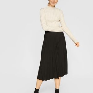Pleated midi skirt